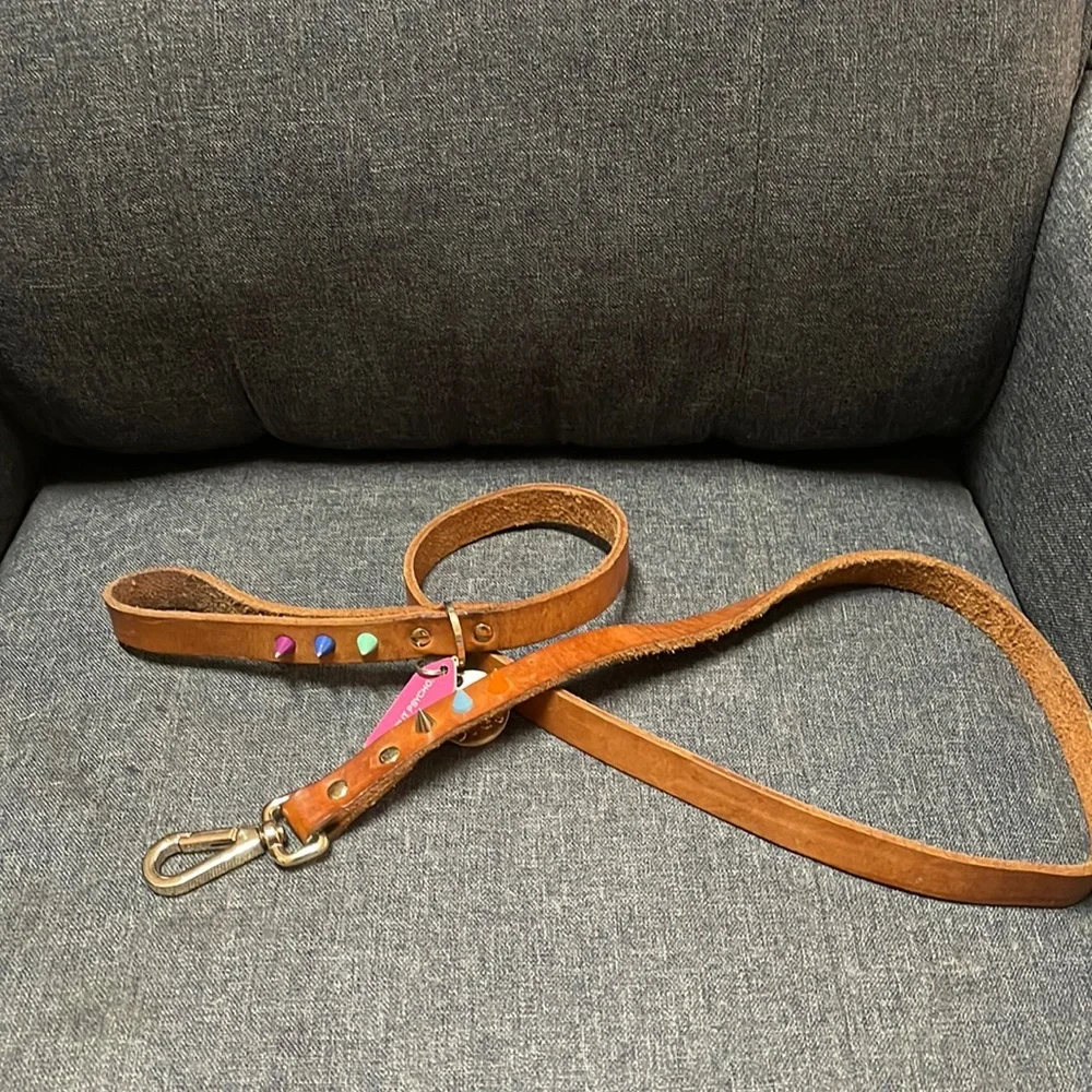 Nice Digs Original Spike Leather Dog Leash- Jungle Tan